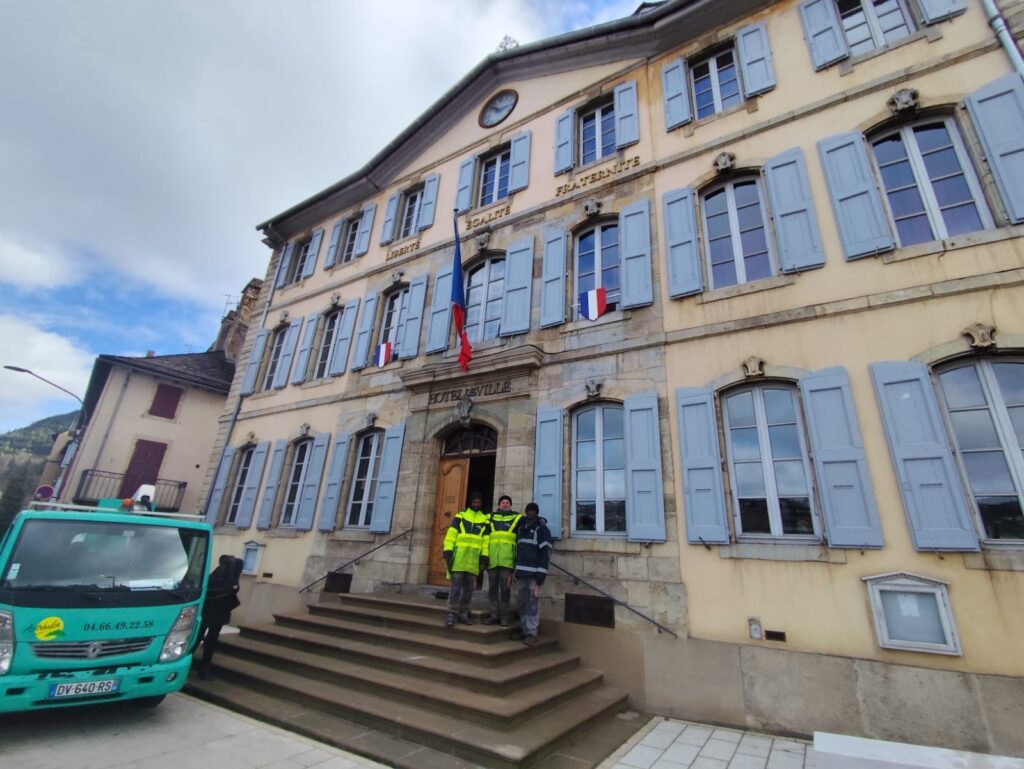 Fa&ccedil;ade d'un b&acirc;timent public entretenu par Astrhalor