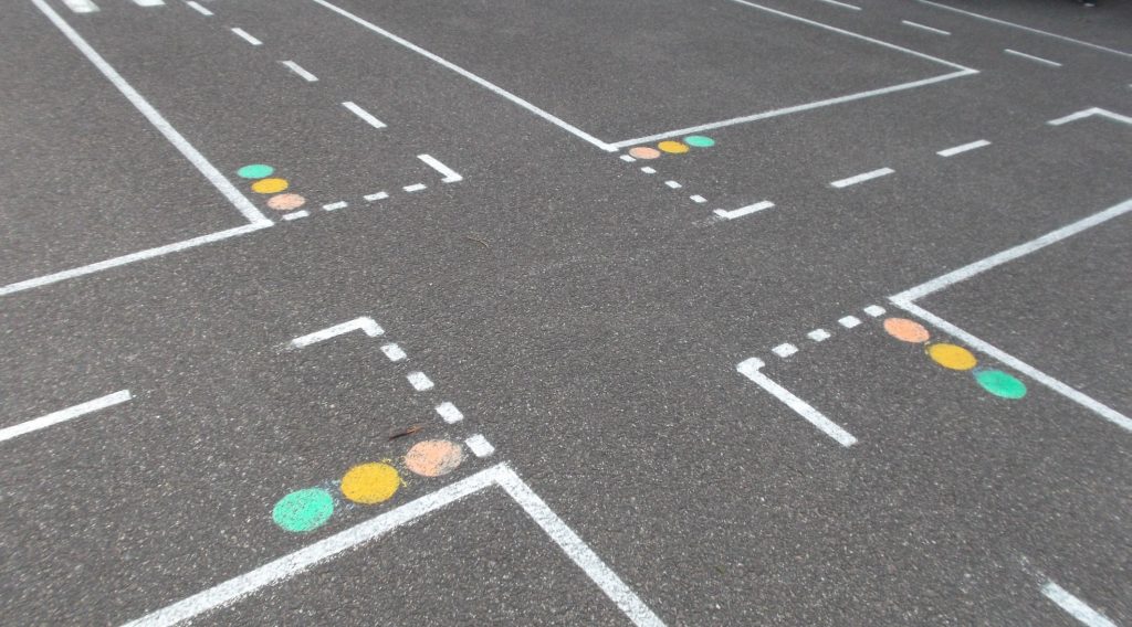Signalisation maréque au sol pour une cour d'école